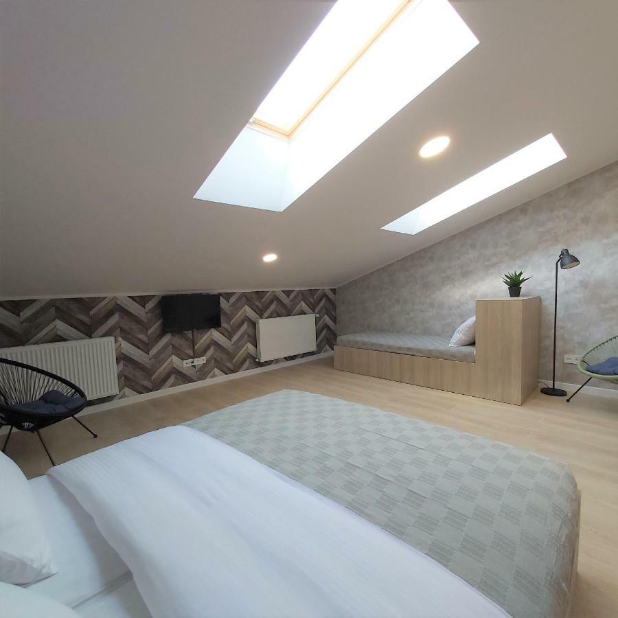 Two-Bedroom Apartment Near Forum Lviv Eksteriør bilde